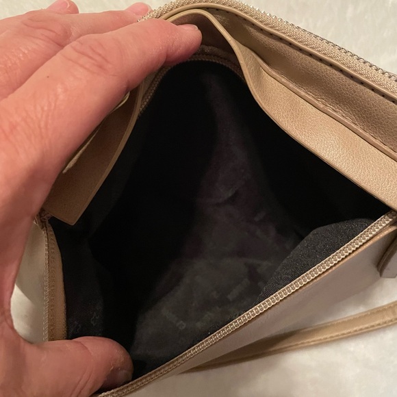 Roots Tan Crossbody Bag Minimalist Style - Picture 9 of 16